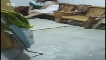 Di Ruang Tamu Ngintipin Tante Ngewe