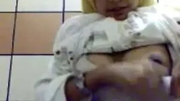 Jilbab Kuning Masturbasi